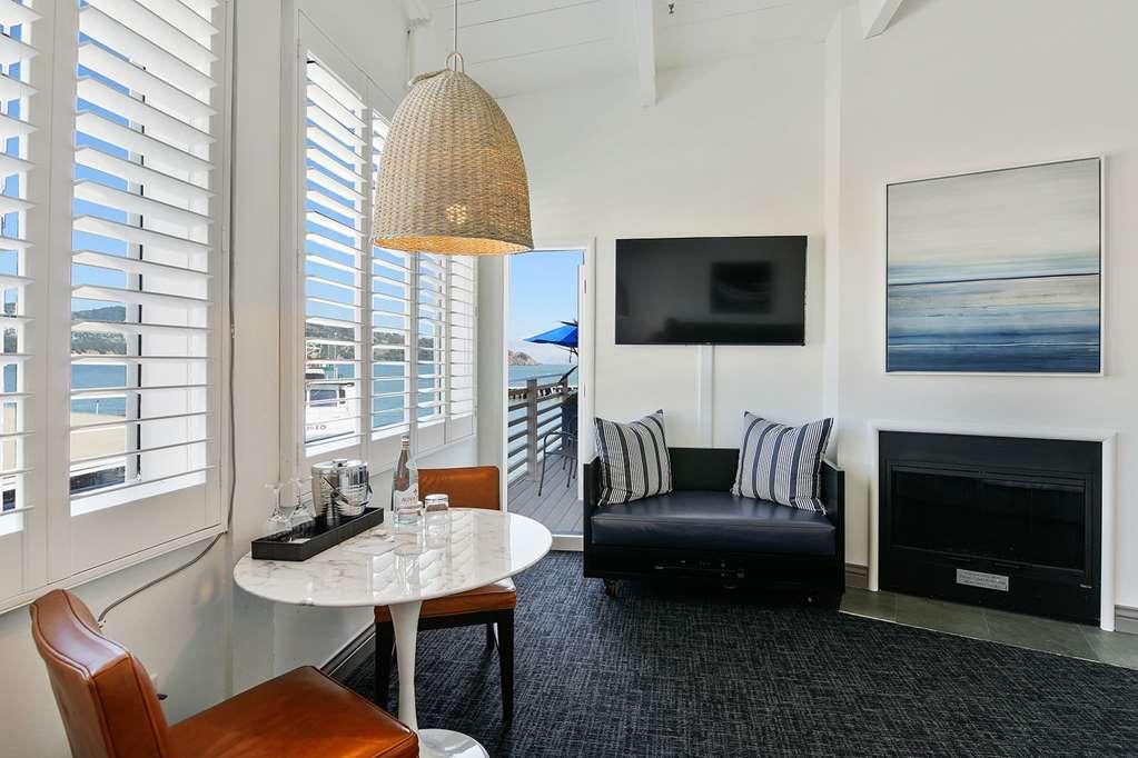 Waters Edge Hotel Tiburon Kamer foto