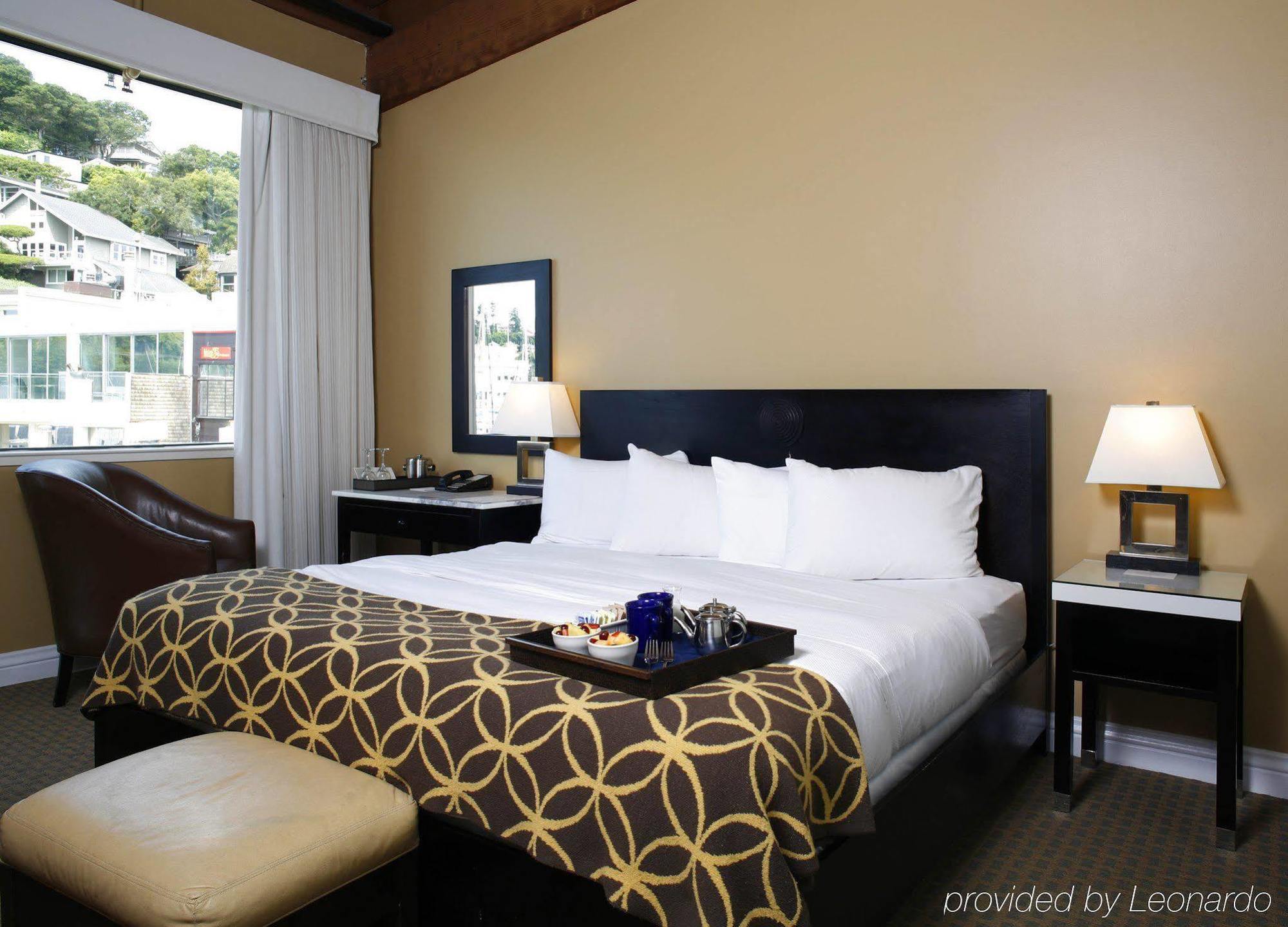 Waters Edge Hotel Tiburon Kamer foto
