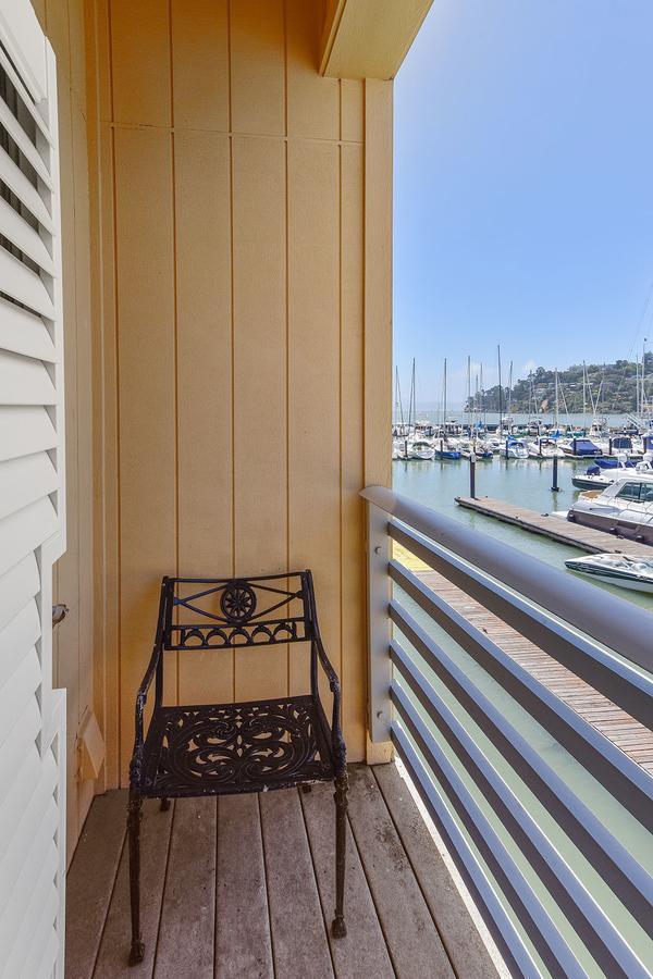 Waters Edge Hotel Tiburon Buitenkant foto